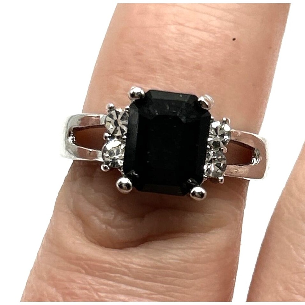 Square Womens 8 Blue Sapphire‎ Cubic Zirconia Silver Plated Fashion Ring NWOT